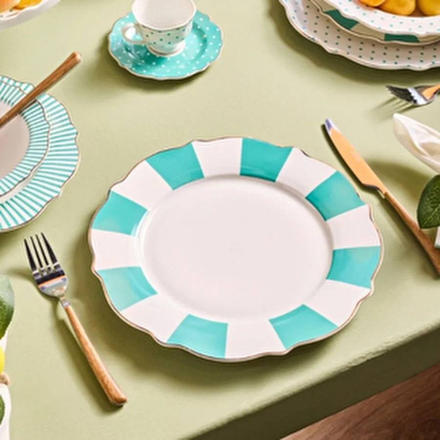 بشقاب غذاخوری