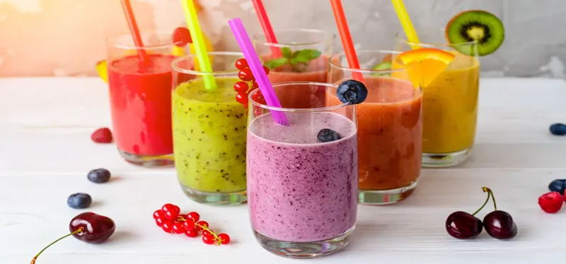 اسموتی چیست؟ طرز تهیه انواع اسموتی میوه