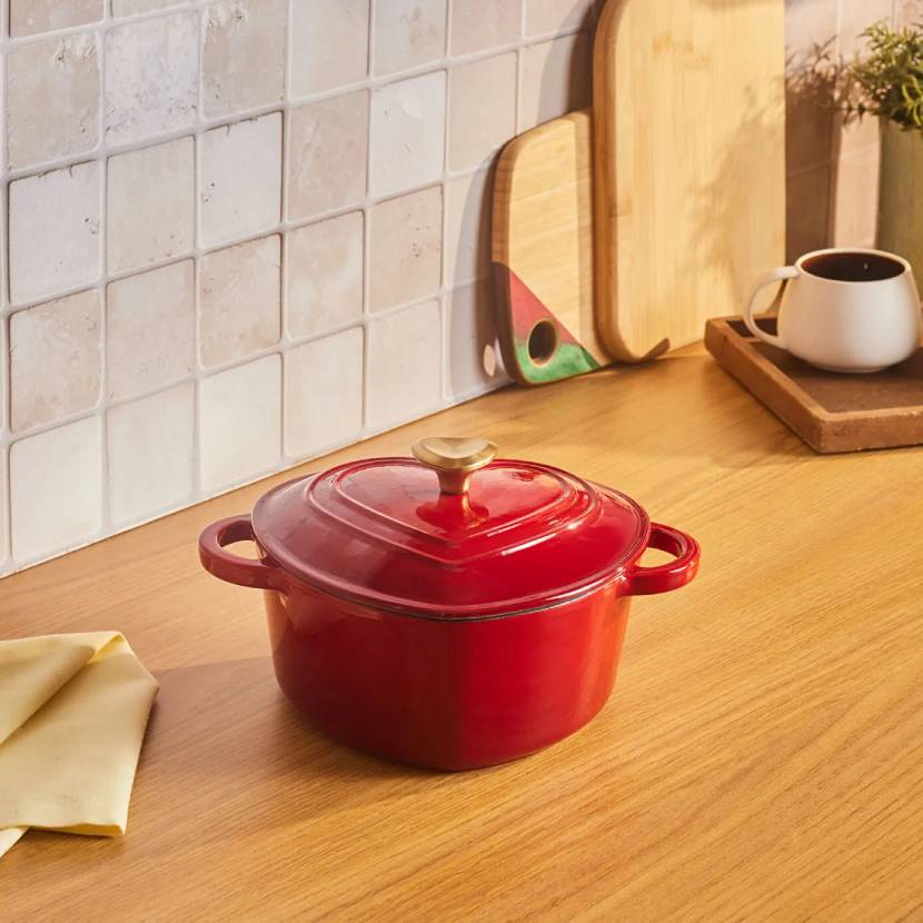 قابلمه چدن کاراجا مدل عشق قرمز