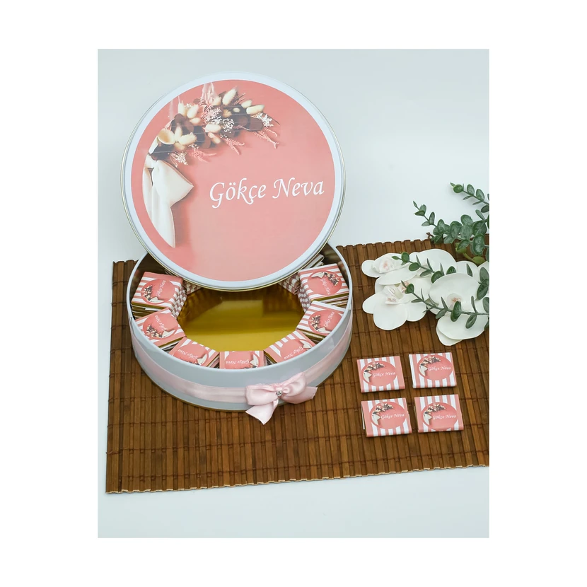 100 عدد شکلات هدیه طرح گل با چاپ اسم — هدیه خوش‌آمد نوزاد دختر