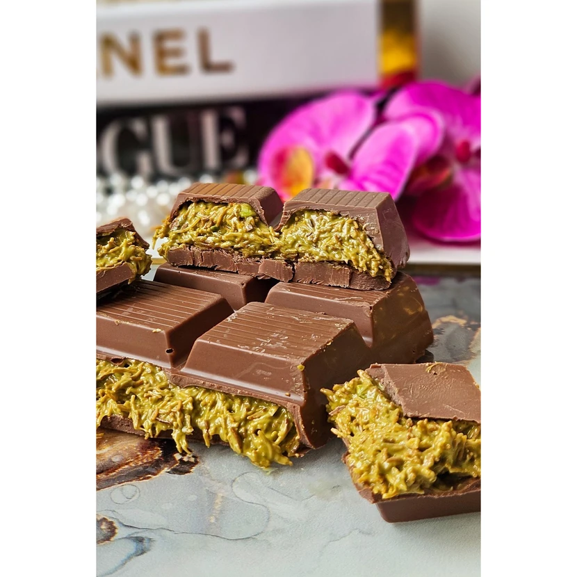 شکلات بلژیکی کنفه دبی با کادایف و کرم پسته ۷۰٪ کسنا چاکو