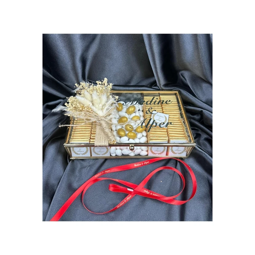 شکلات خواستگاری ۸۸ عددی با جعبه شیشه‌ای و روبان شخصی‌سازی