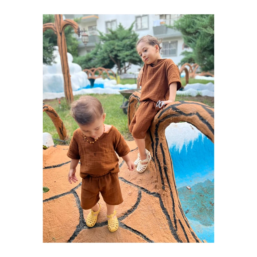 ست دو تکه بچگانه باهنور موسلین قهوه‌ای