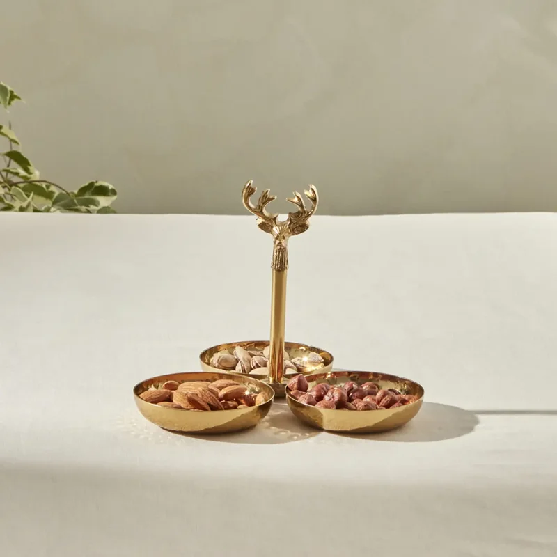 عکس آجیل خوری کاراجا Loren طلایی