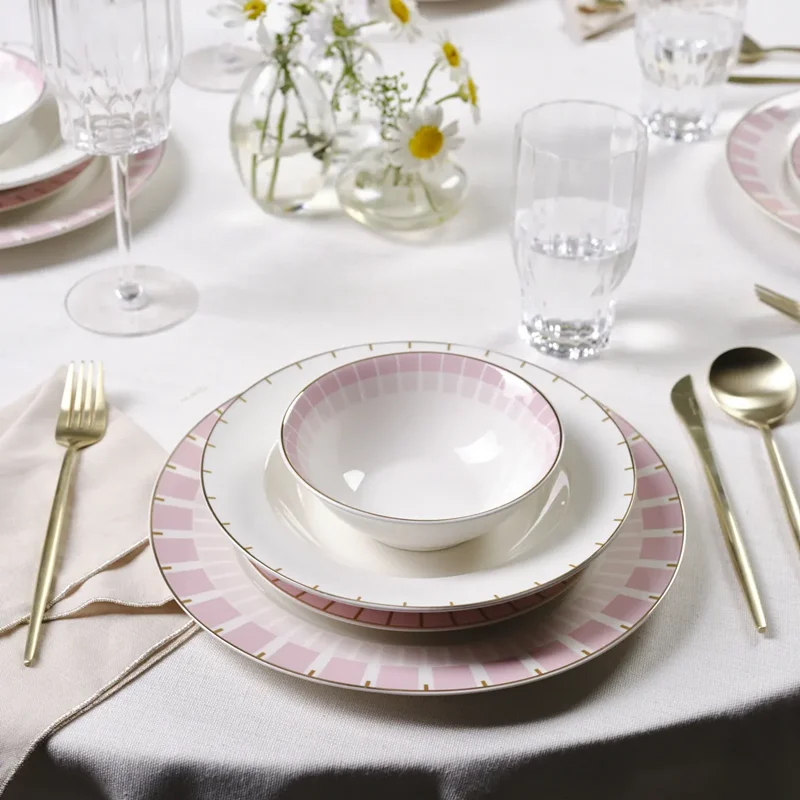 عکس سرویس غذاخوری 24 پارچه ۶ نفره کاراجا New Pier صورتی