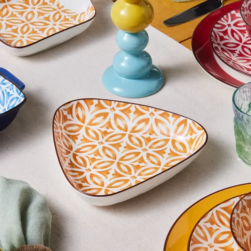 عکس بشقاب مثلث کاراجا جوفی زرد 19 سانتی