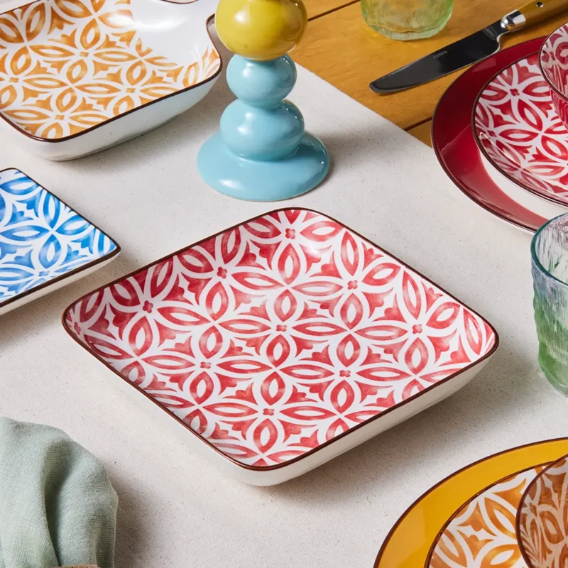 عکس بشقاب مربع کاراجا جوفی قرمز 19 سانتی