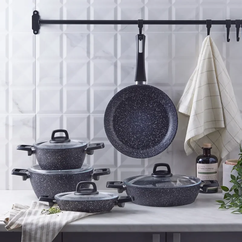 عکس سرویس قابلمه 9 پارچه کاراجا Bio Granit Blue Stone