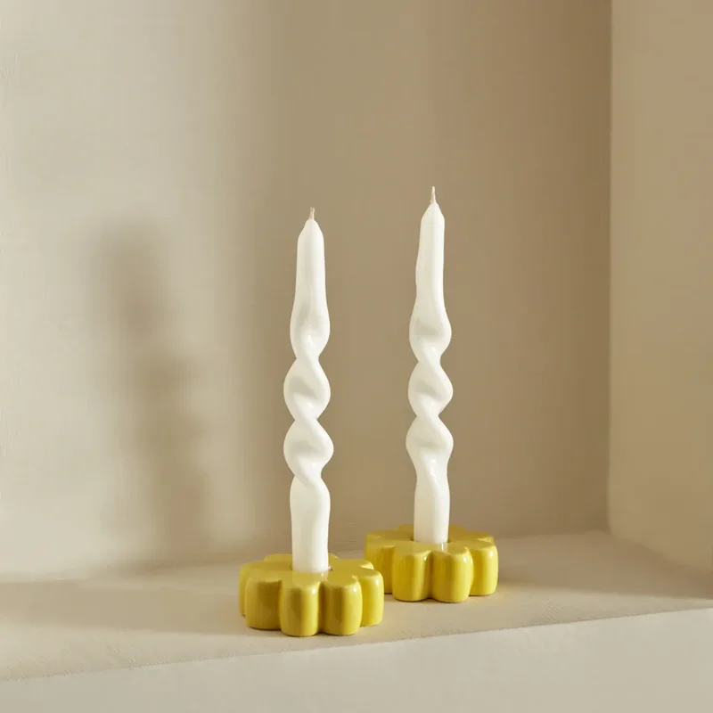 عکس شمع شمعدان ۲ عددی کاراجاهوم Burgulu سفید