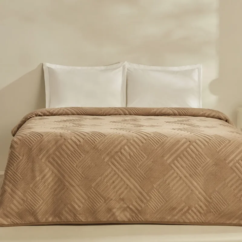 عکس پتو دو نفره طرح برجسته کاراجاهوم ریتا قهوه ای روشن