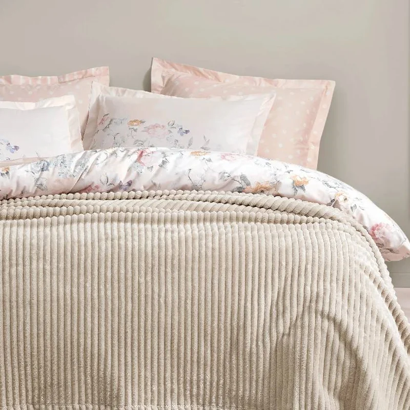 عکس پتو یک نفره نرم یاتاش هالی بژ