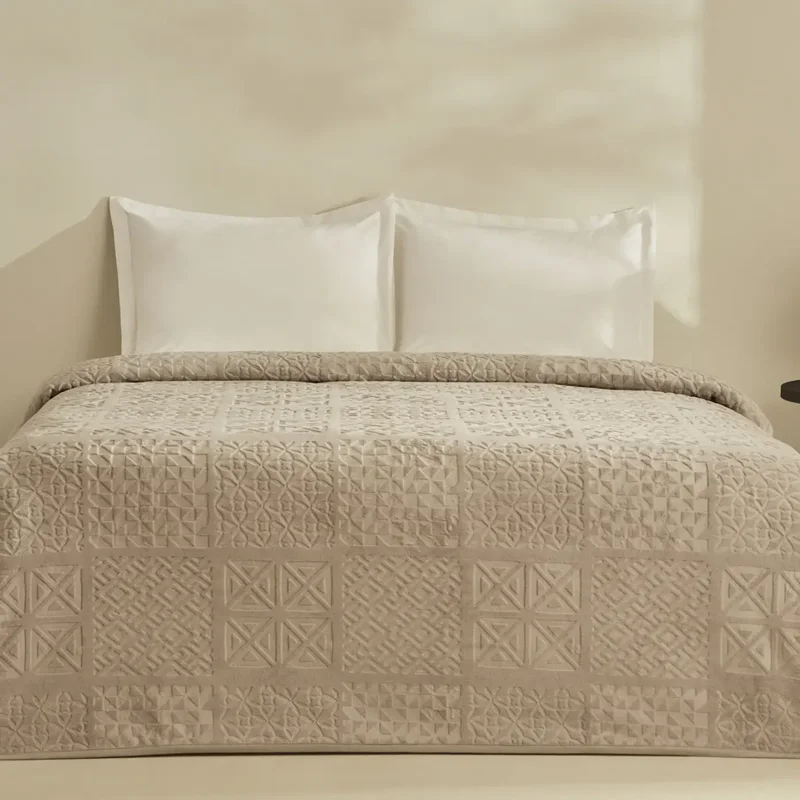 عکس پتو یک نفره طرح برجسته کاراجاهوم ریتا طوسی روشن